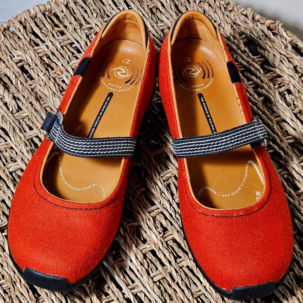 Z7 Red Flats, Women's size 7.5 M
